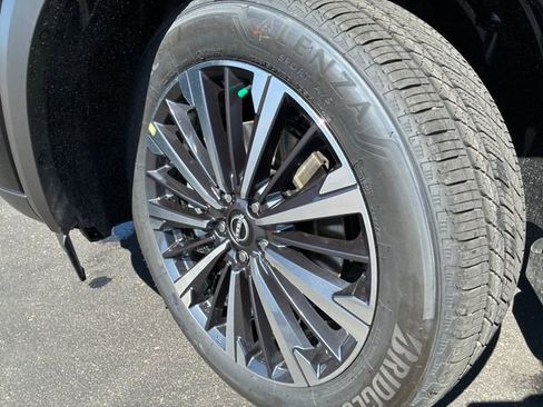 New 2026 Nissan Pathfinder Platinum image 10