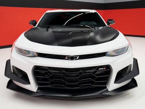 Used 2023 Chevrolet Camaro ZL1 RWD image 9