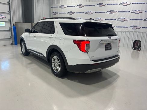 Used 2023 Ford Explorer XLT w/ Equipment Group 202A RWD image 4