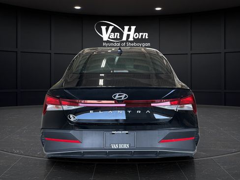 Certified 2025 Hyundai Elantra Sport FWD image 6