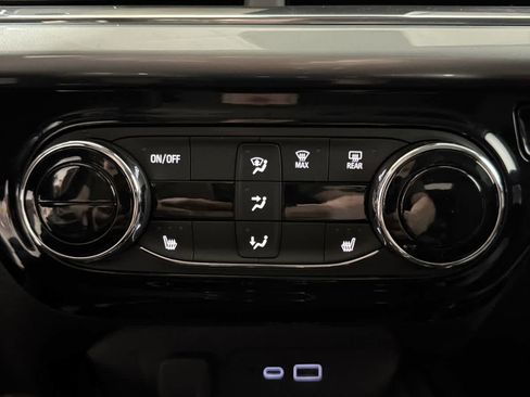 Certified 2025 Chevrolet Trax LT w/ LT Convenience Package image 24