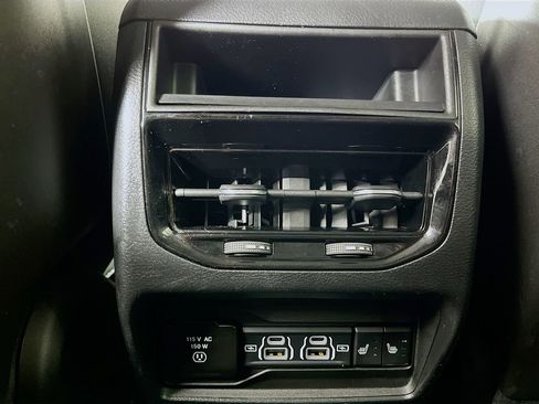 Used 2023 Jeep Grand Cherokee Limited w/ Black Appearance Package AWD/4WD image 32