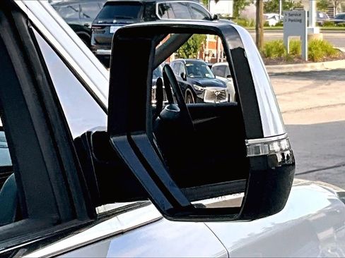 Used 2020 Cadillac Escalade ESV Premium Luxury AWD/4WD image 23