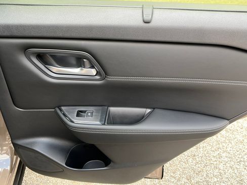 New 2025 Nissan Rogue SL w/ SL Premium Package image 19