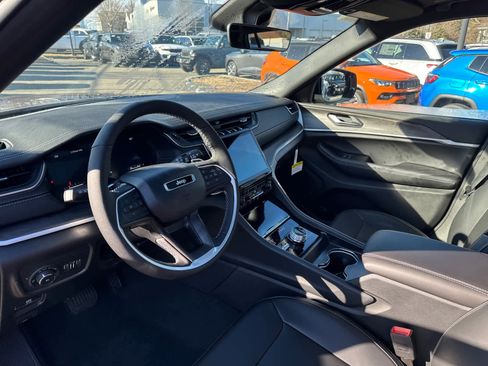 New 2025 Jeep Grand Cherokee Limited w/ Trailer Tow Package image 12