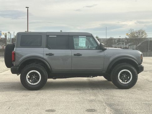 Certified 2024 Ford Bronco Black Diamond w/ Sasquatch Package image 3
