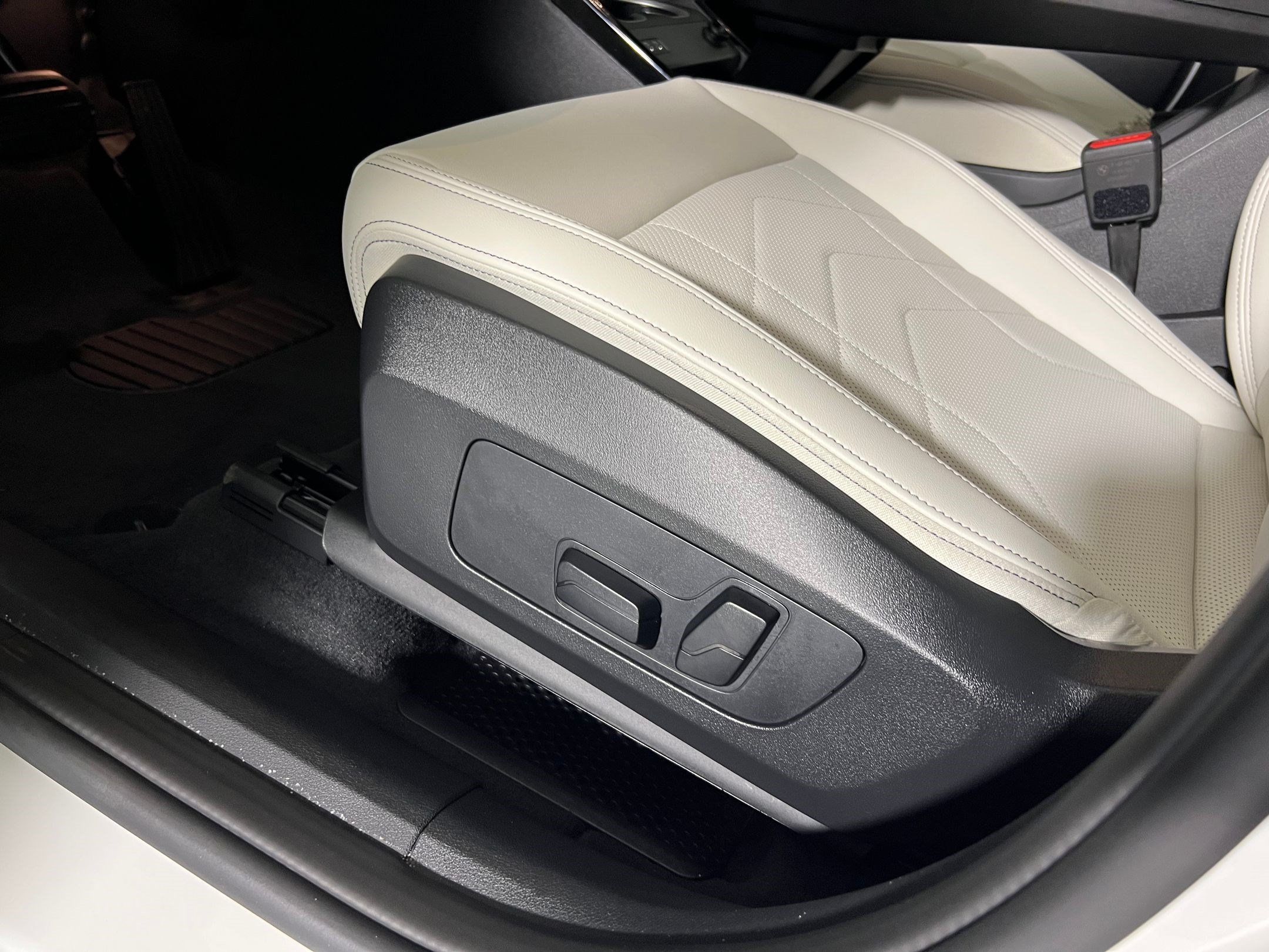 Used 2026 BMW X1 xDrive28i w/ Technology Package AWD/4WD image 14