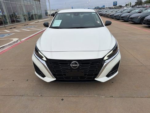 Used 2025 Nissan Altima 2.5 SV FWD image 8