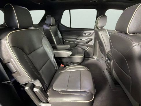 Used 2023 Chevrolet Traverse Premier FWD image 32