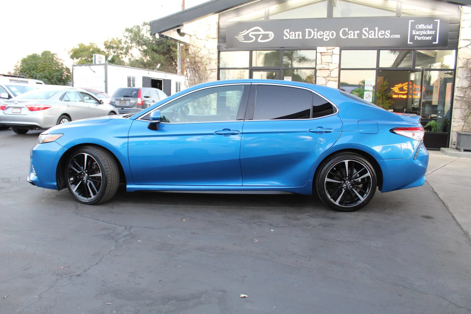 Used 2018 Toyota Camry XSE w/ Accessory Appearance Package FWD image 2