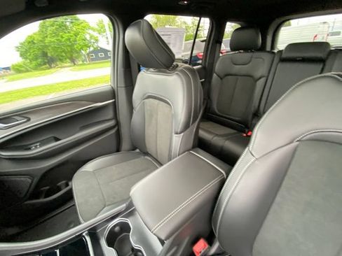 Used 2026 Jeep Grand Cherokee Altitude AWD/4WD image 10