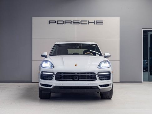 Certified 2023 Porsche Cayenne Platinum Edition image 10