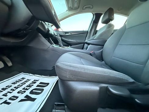Used 2017 Chevrolet Cruze LT FWD image 9