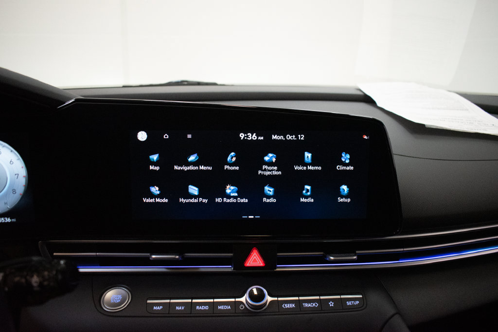 Used 2023 Hyundai Elantra Limited FWD image 15