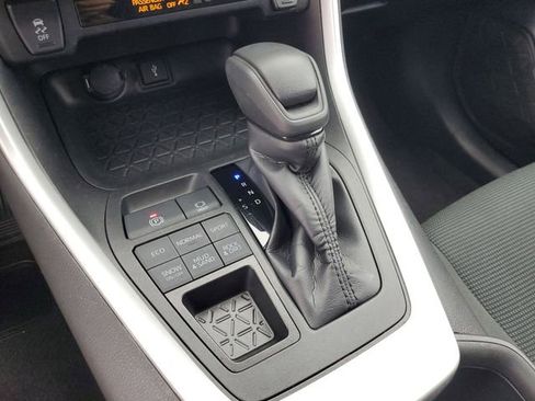 Used 2022 Toyota RAV4 LE image 30