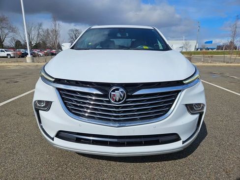 Used 2023 Buick Enclave Essence image 2