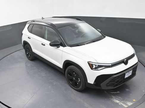 New 2026 Volkswagen Taos SE AWD/4WD image 12