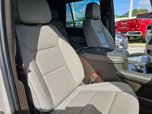 Used 2022 GMC Yukon SLT w/ SLT Premium Package image 22