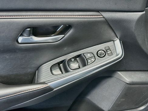 Used 2025 Nissan Sentra SR FWD image 15