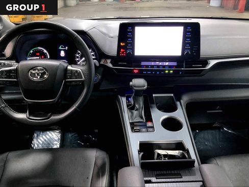 Used 2024 Toyota Sienna XLE Woodland Edition AWD/4WD image 16
