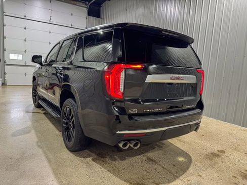 Used 2023 GMC Yukon Denali w/ Advanced Technology Package image 3