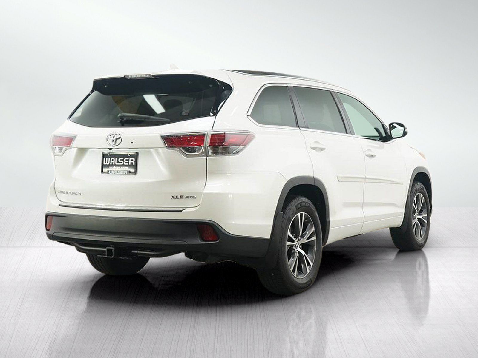 Used 2016 Toyota Highlander XLE w/ Protection Package #3 AWD/4WD image 5