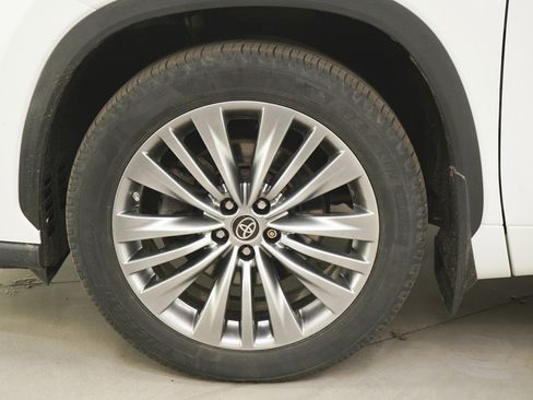 Used 2022 Toyota Highlander Platinum AWD/4WD image 26