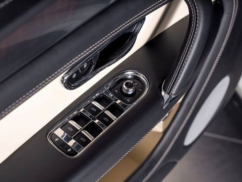 Used 2019 Bentley Bentayga image 59