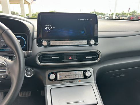 Used 2023 Hyundai Kona Limited w/ Cargo Package FWD image 18