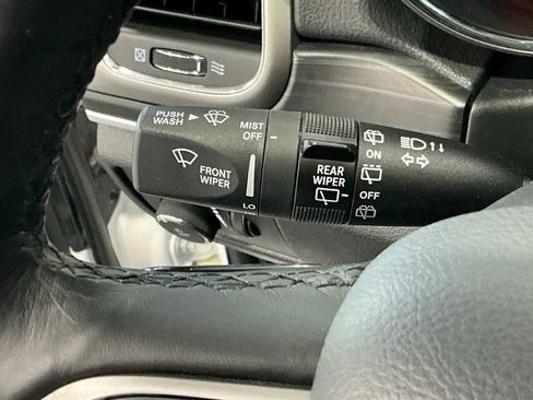 Used 2020 Jeep Grand Cherokee Limited image 32