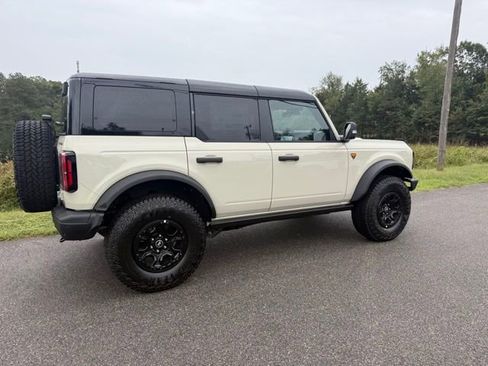 New 2025 Ford Bronco Badlands image 4