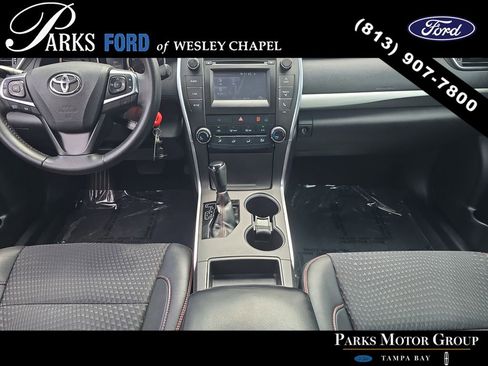 Used 2015 Toyota Camry SE FWD image 12