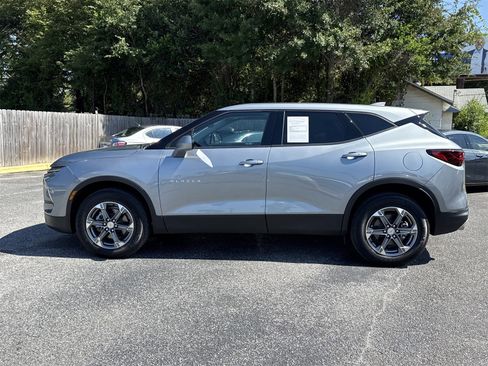 Used 2025 Chevrolet Blazer LT image 2
