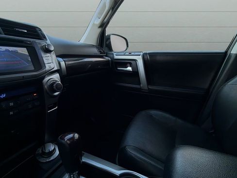 Used 2014 Toyota 4Runner Limited image 19