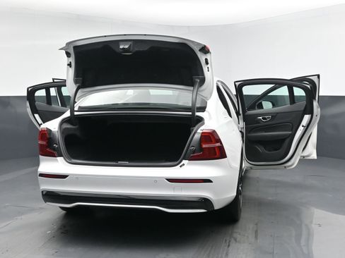 Used 2024 Volvo S60 B5 Core image 31