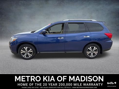 Used 2017 Nissan Pathfinder SV w/ SV Cold Weather Package AWD/4WD image 3