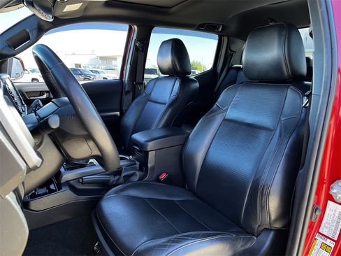 Used 2022 Toyota Tacoma TRD Off-Road w/ TRD Premium Off Road Package image 24