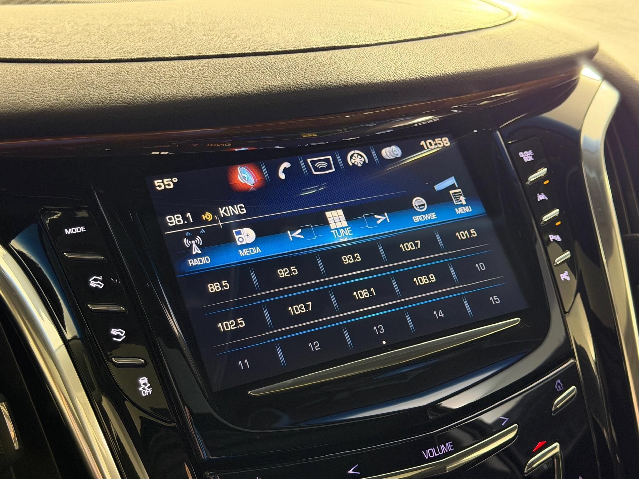 Used 2019 Cadillac Escalade Premium Luxury AWD/4WD image 31