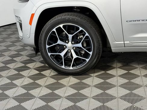 Used 2024 Jeep Grand Cherokee Summit AWD/4WD image 11