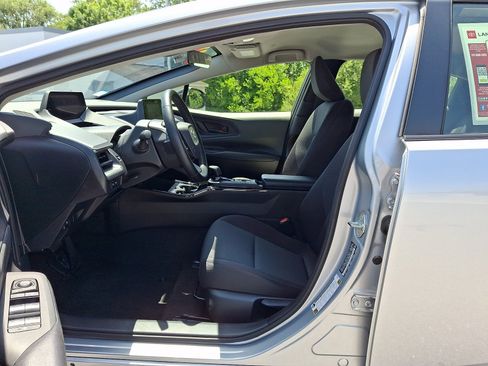 Used 2025 Toyota Prius LE FWD image 15