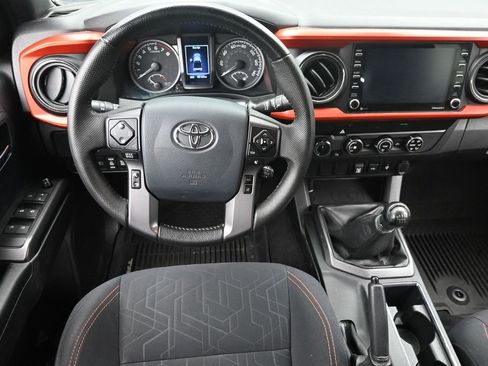 Used 2020 Toyota Tacoma TRD Sport AWD/4WD image 11
