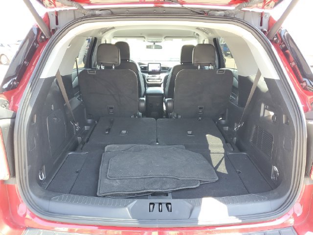 Used 2024 Ford Explorer XLT w/ Equipment Group 202A AWD/4WD image 8