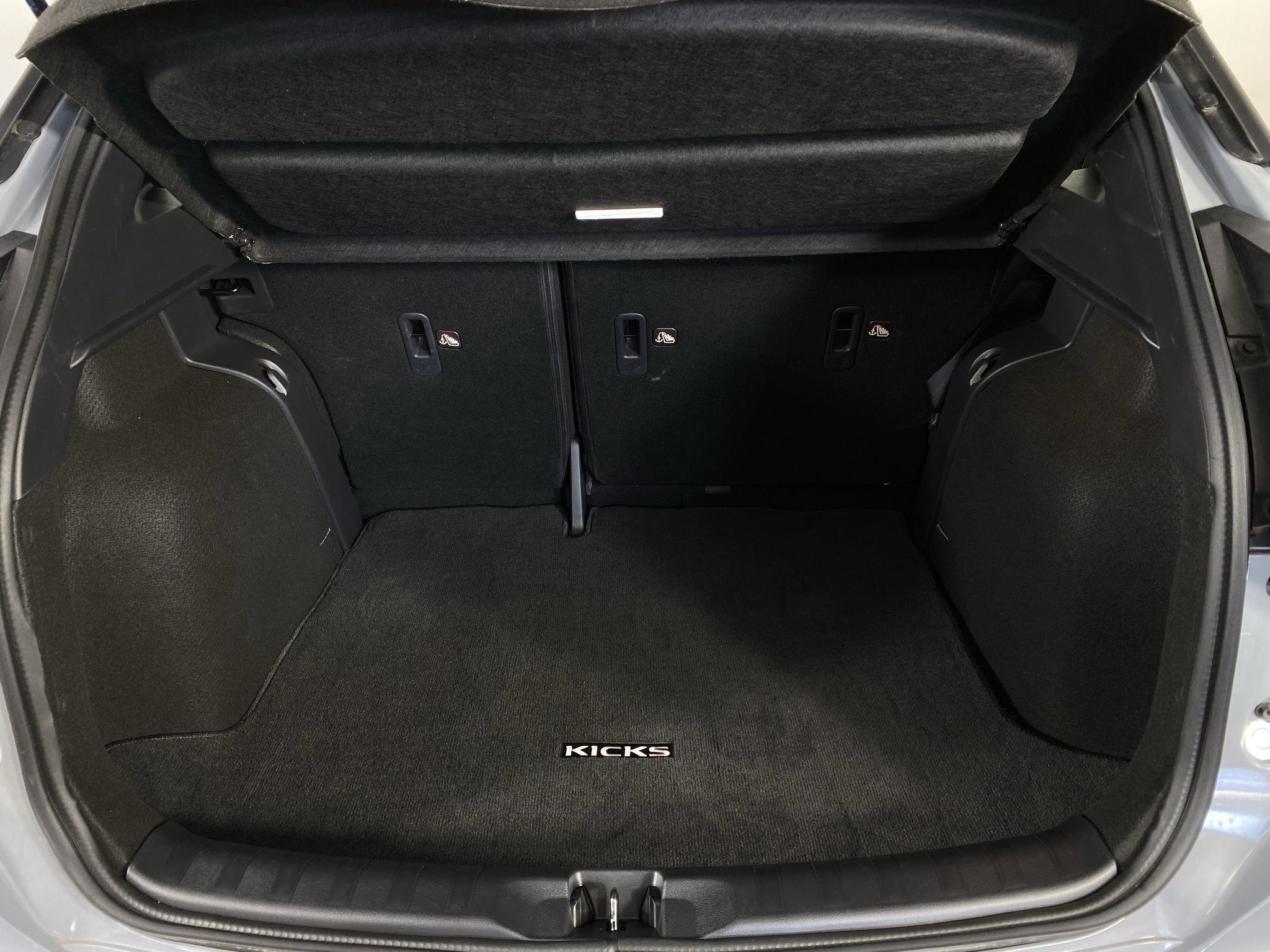 Used 2024 Nissan Kicks SR w/ SR Premium Package FWD image 8