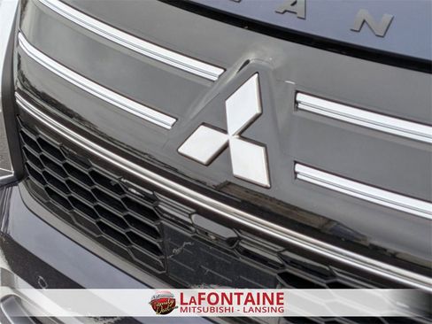 New 2026 Mitsubishi Outlander SEL image 9