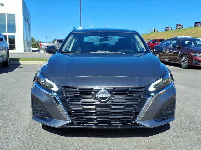Used 2025 Nissan Altima 2.5 SV FWD image 13