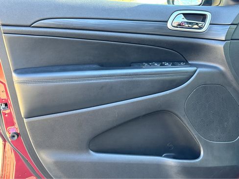 Used 2021 Jeep Grand Cherokee Laredo image 18