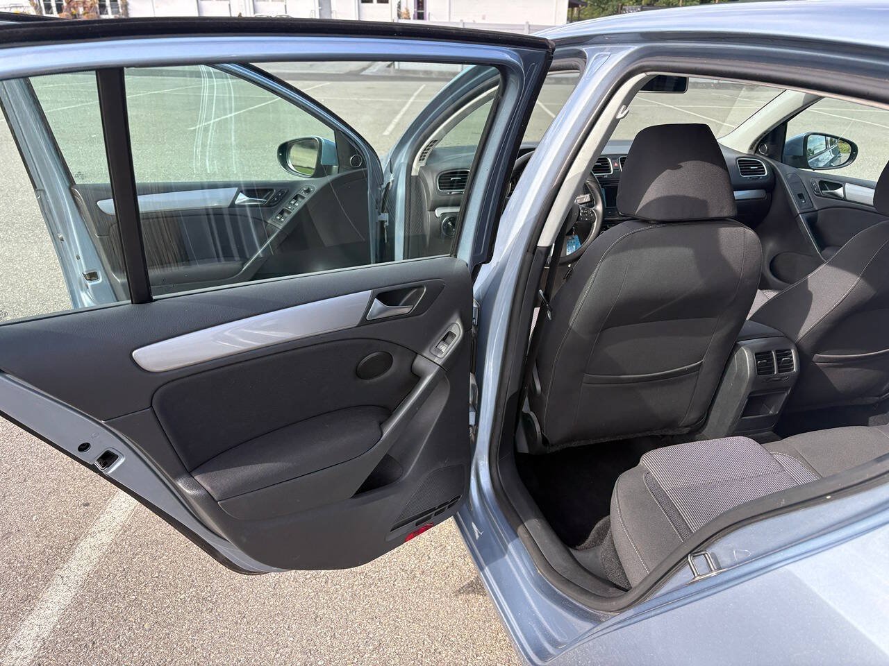 Used 2011 Volkswagen Golf TDI FWD image 5