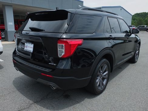 Used 2022 Ford Explorer XLT w/ Equipment Group 202A AWD/4WD image 3