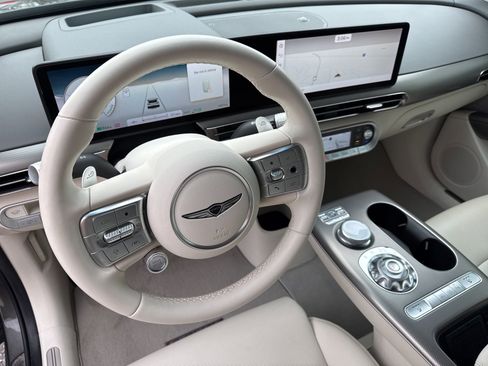 Used 2024 Genesis GV60 RWD image 25