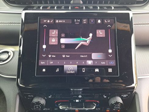 New 2025 Jeep Grand Cherokee Altitude image 4